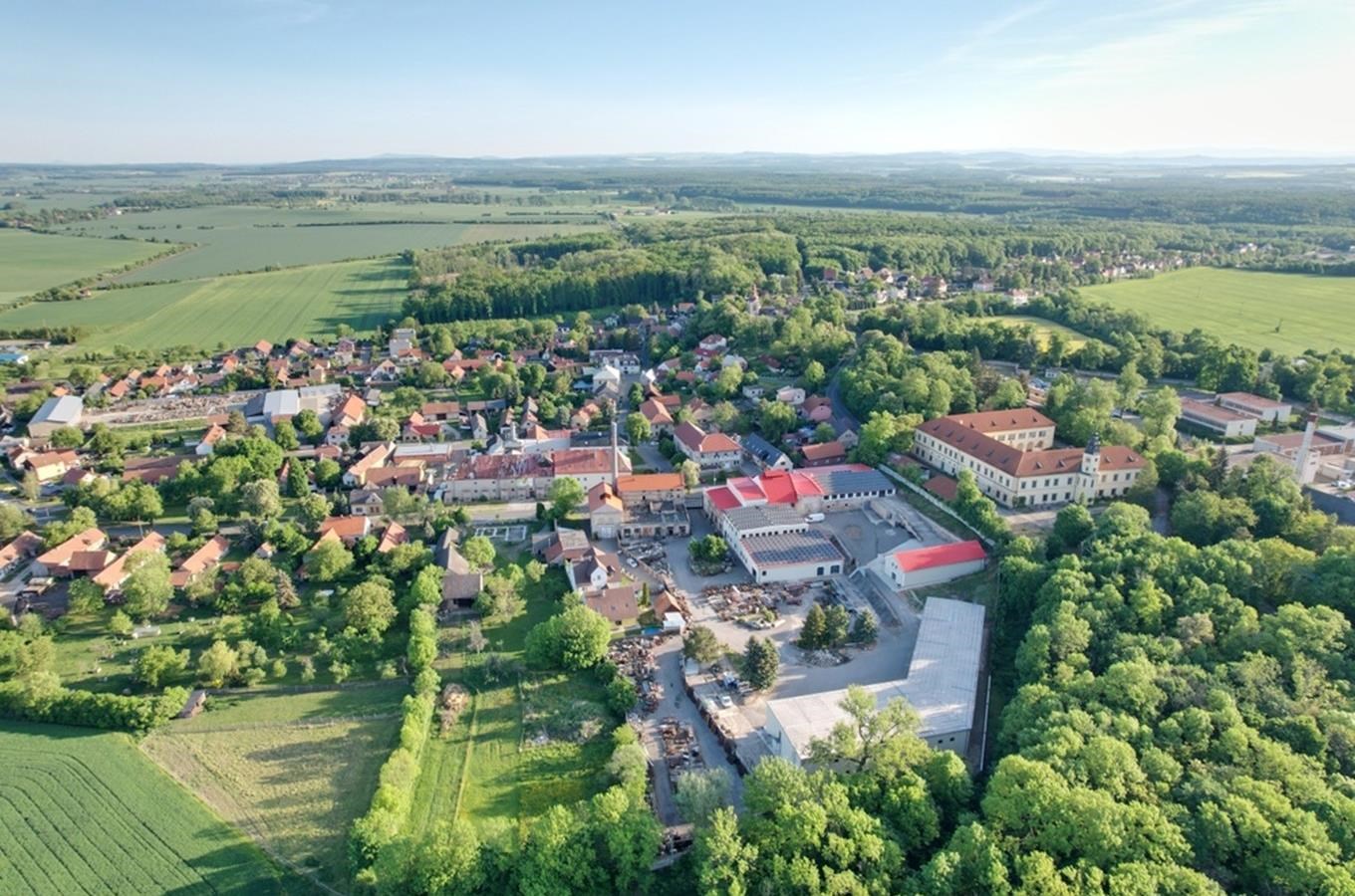 Továrna na výrobu koňských dřevěných pelet v Dymokurech